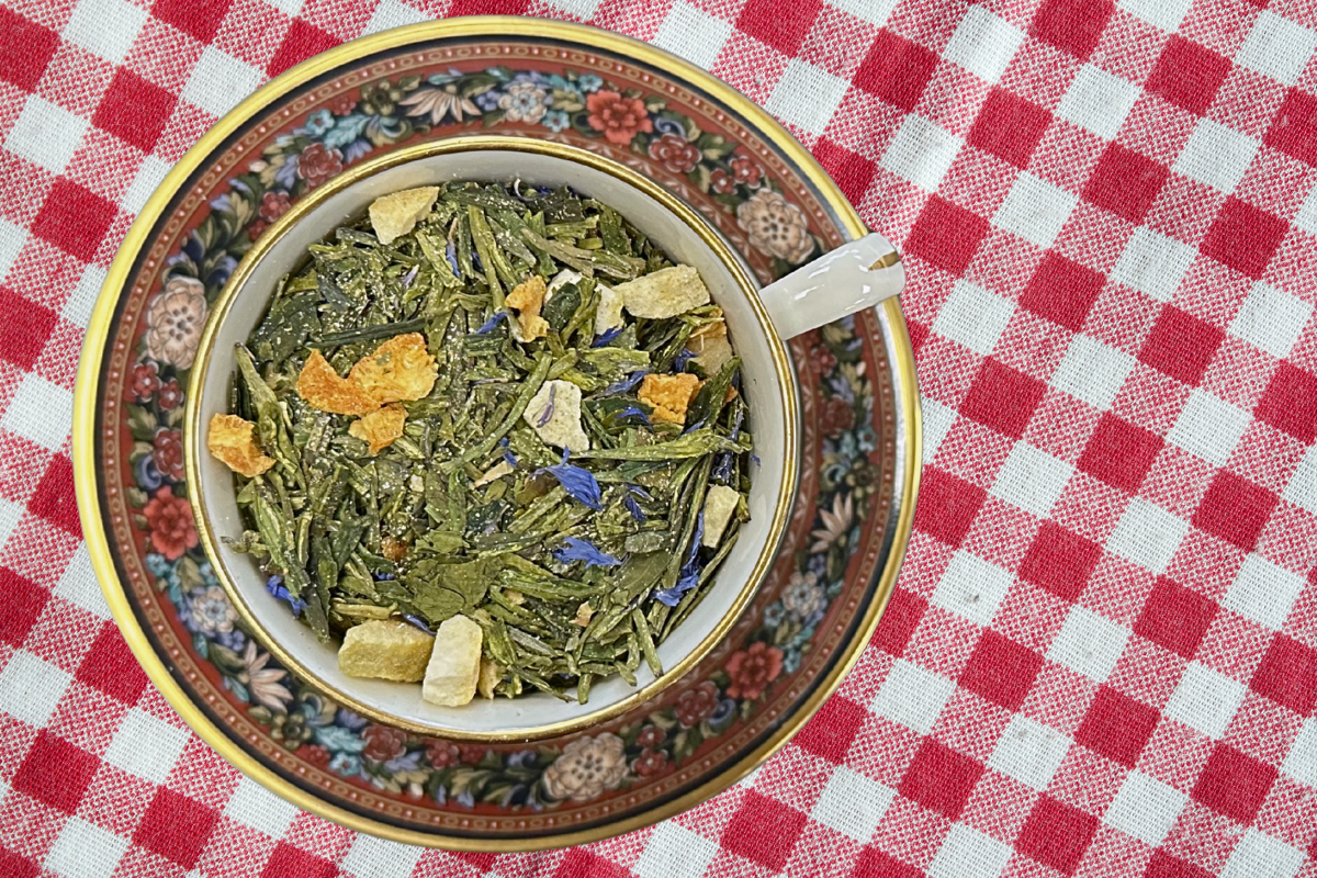 Tea leaves and fruit pieces with gold edible glitter